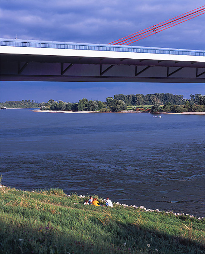 Under the Fleher Brücke